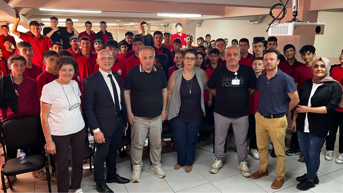 İLHAM BULUŞMALARI KAPSAMINDA DEĞERLİ İŞ İNSANI MUSTAFA ASLAN ÖĞRENCİLERİMİZLE BULUŞTU