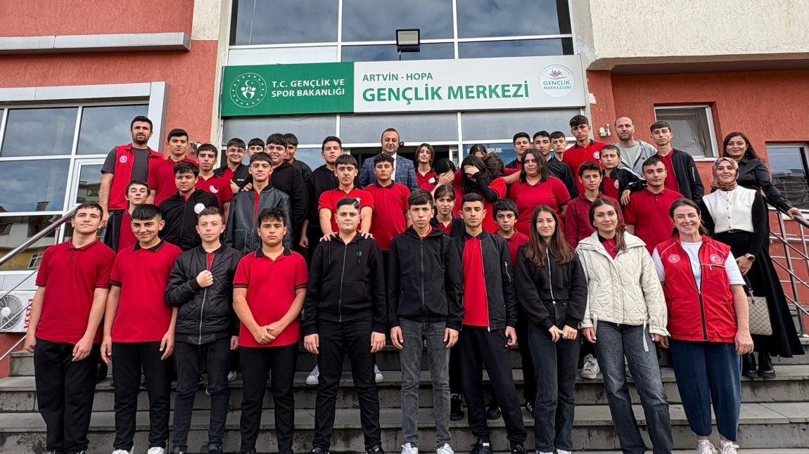 GENÇLİK MERKEZİNDE GENÇLİK VAR, GELECEK BURADA BAŞLAR 